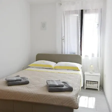 With A Parking Space - 20422 Apartment Umag